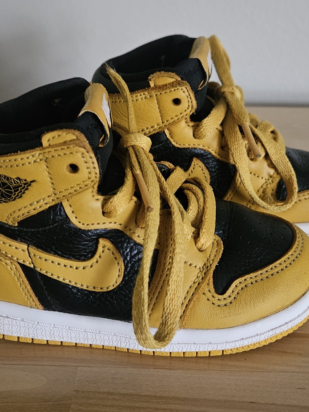 Nike Air Jordan 1 Retro Pollen Unisex Sneakers